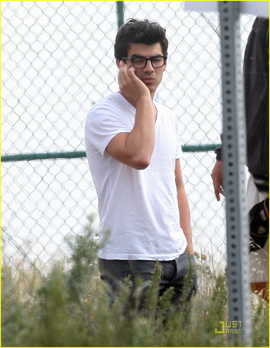 Kevin Jonas: Fingerless Gloves Guy
