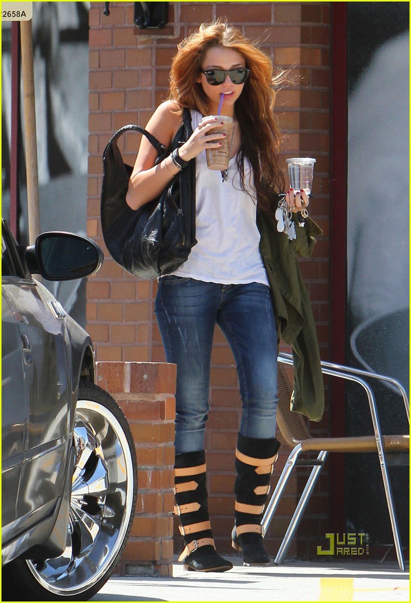 Miley Cyrus: MANDY JIROUX REUNION!