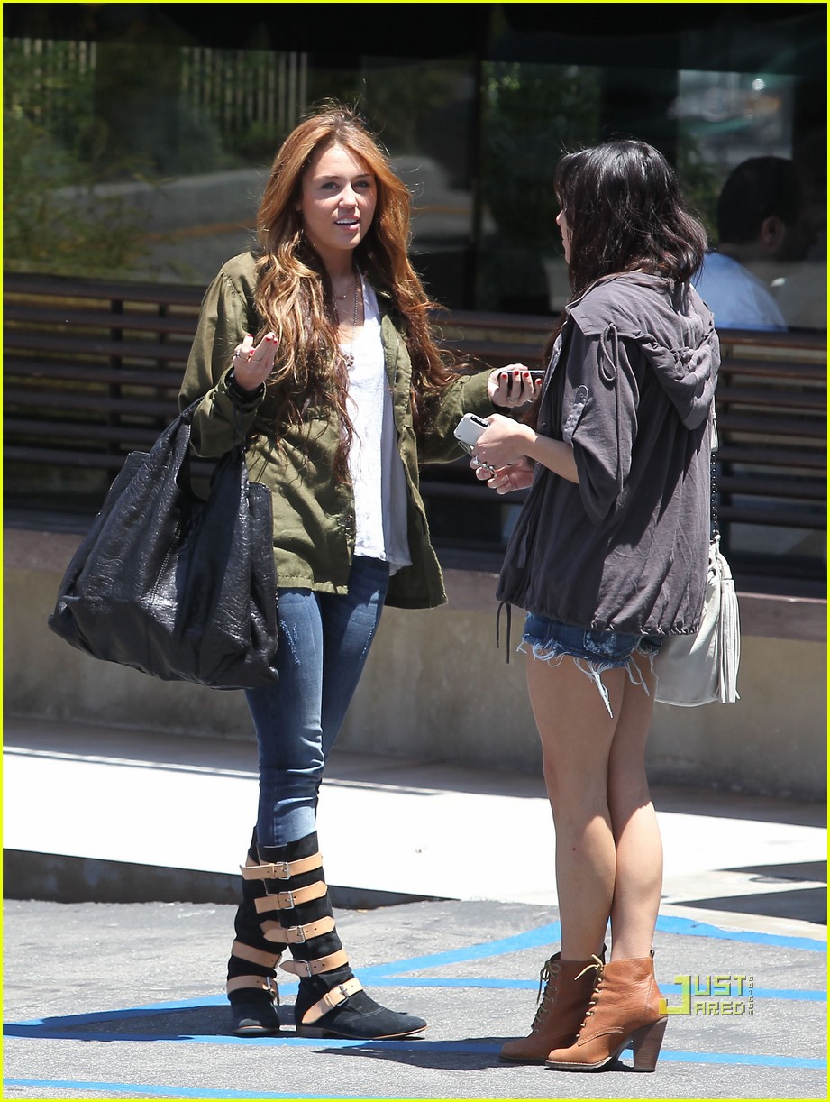 Miley Cyrus: MANDY JIROUX REUNION!