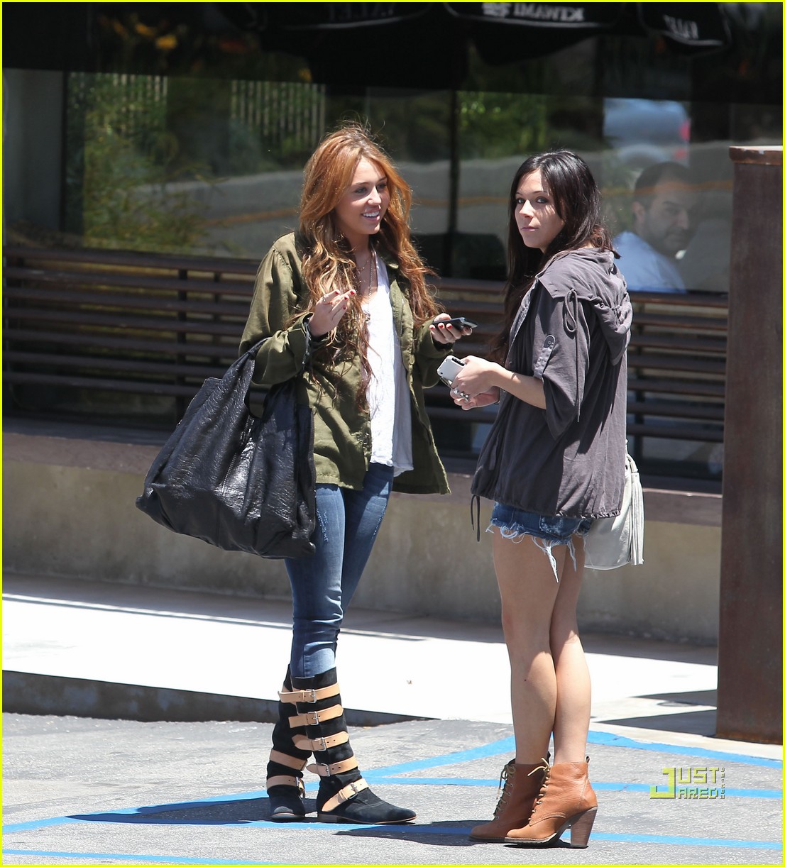 Miley Cyrus: MANDY JIROUX REUNION!