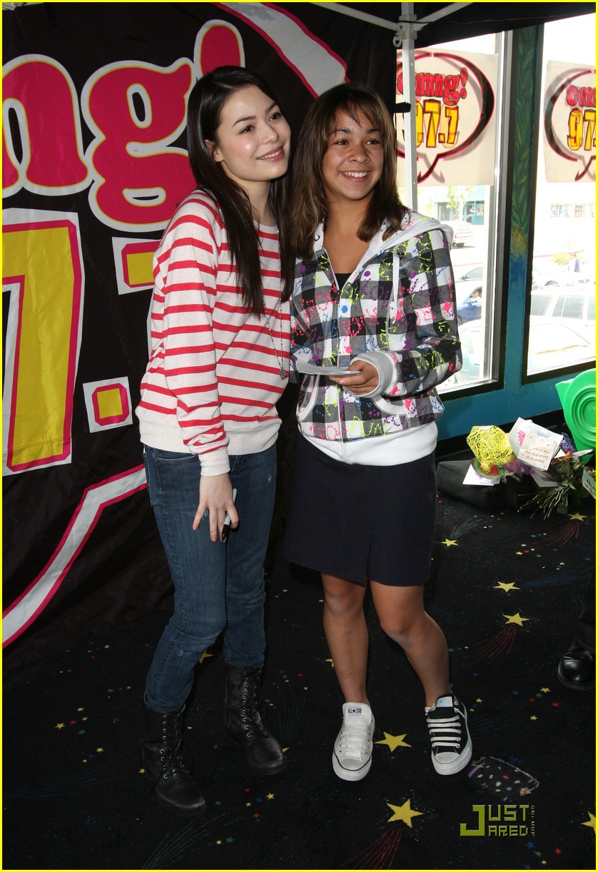 Miranda Cosgrove is Albuquerque Amazing