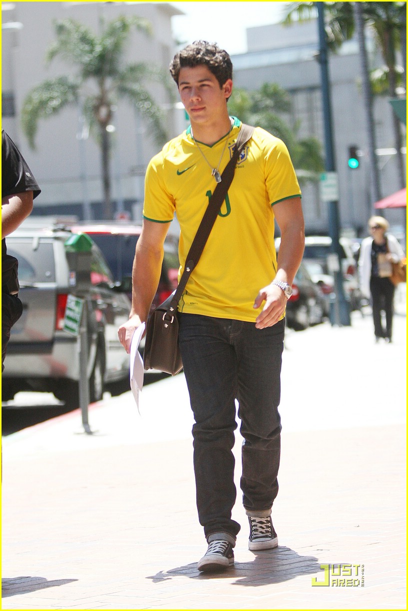 Nick Jonas is a DIVA!