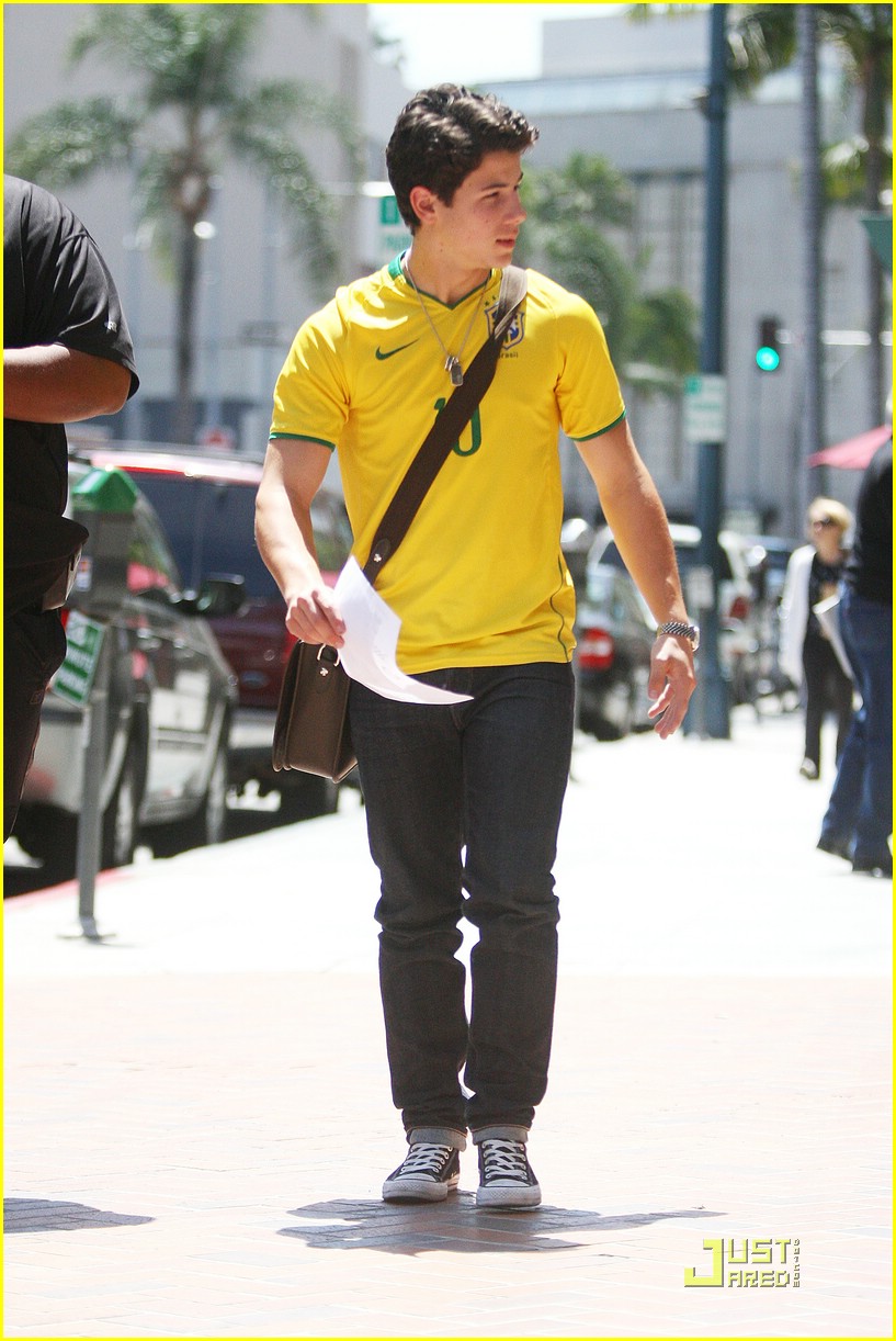 Nick Jonas is a DIVA!