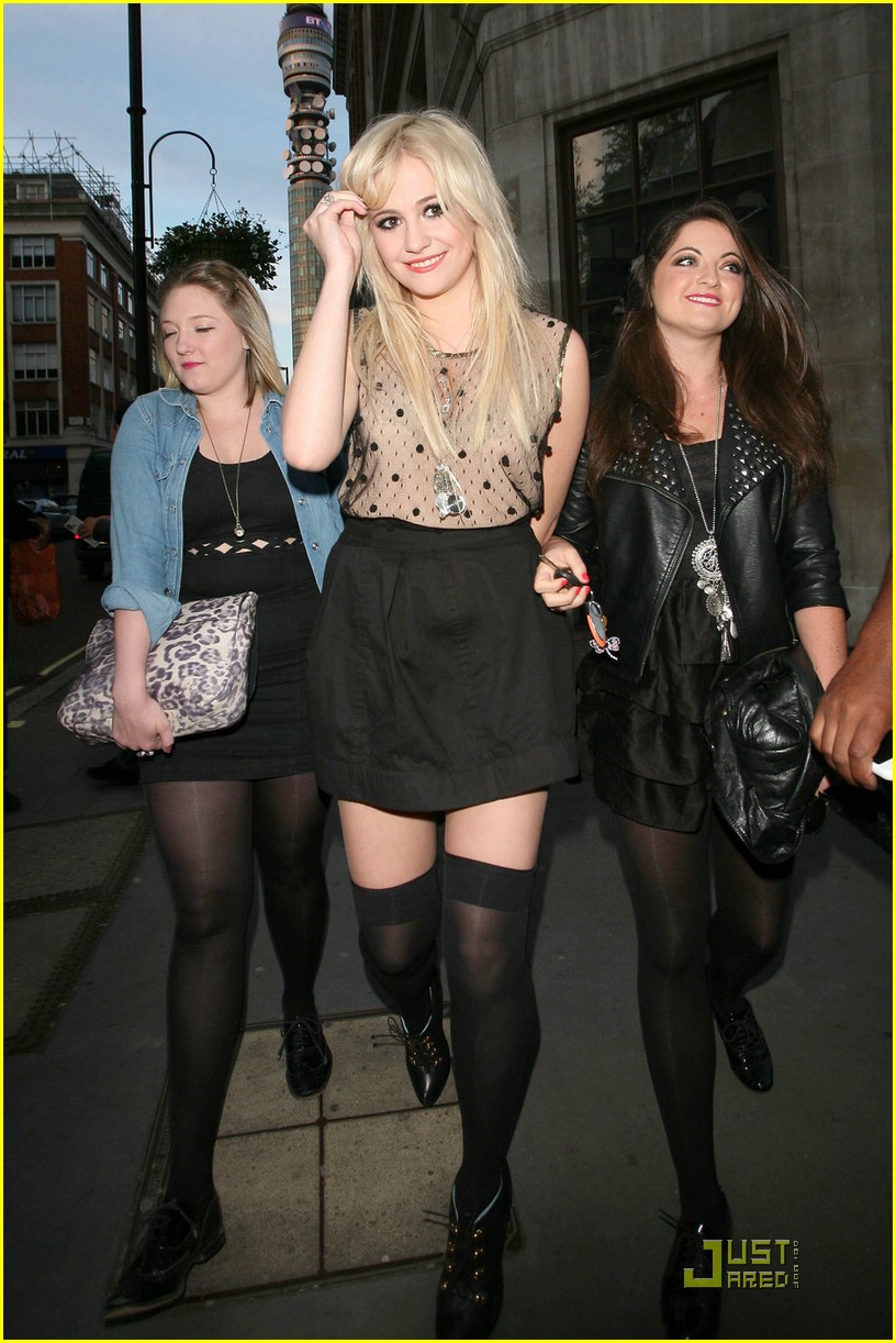 Pixie Lott is Flowerpot Flirty