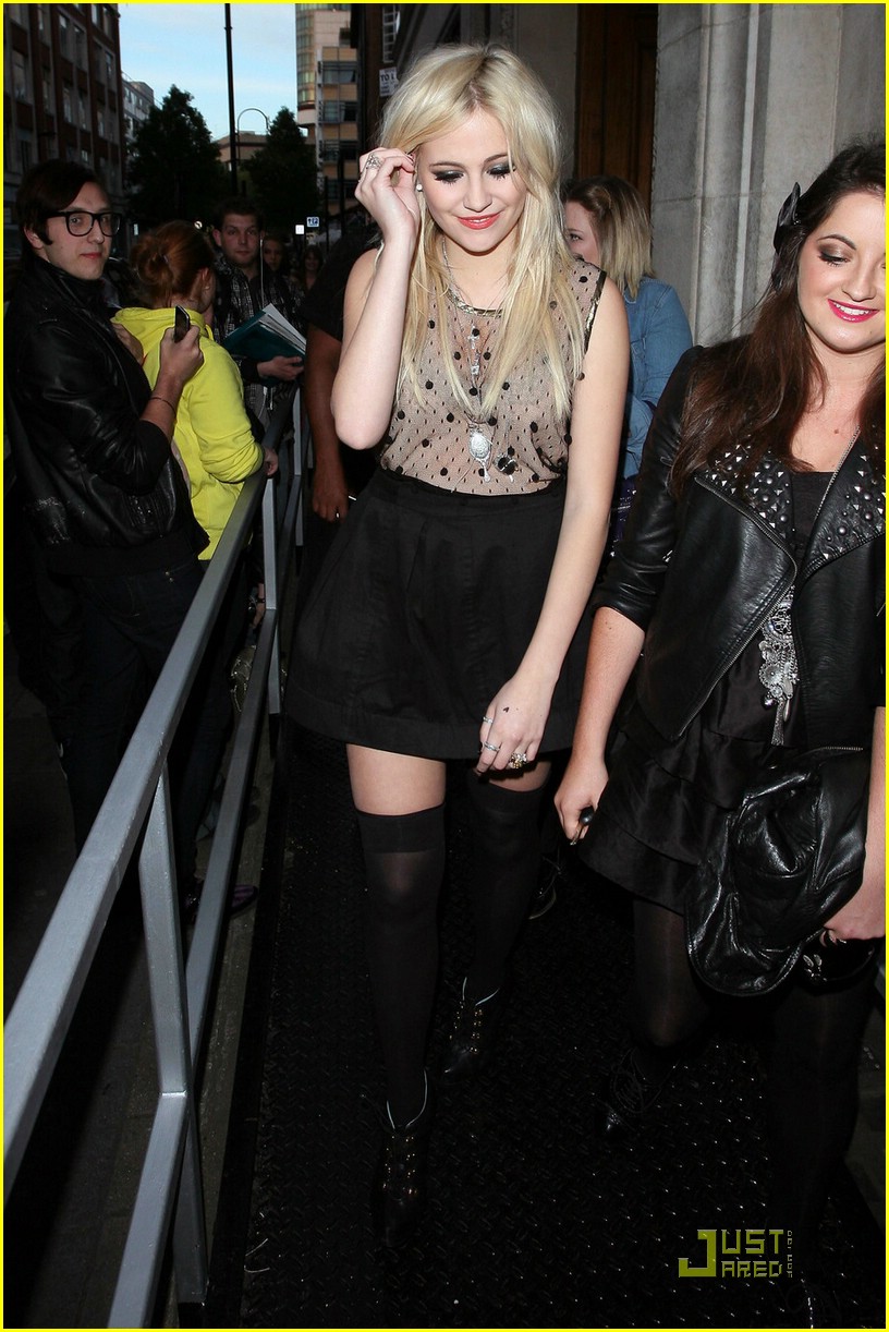 Pixie Lott is Flowerpot Flirty