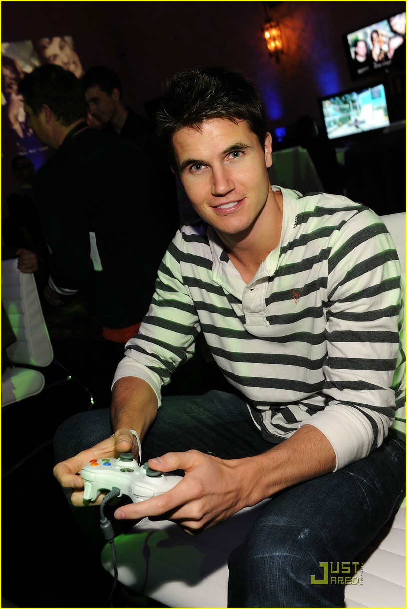 Robbie Amell & Allen Evangelista Stripe It Up