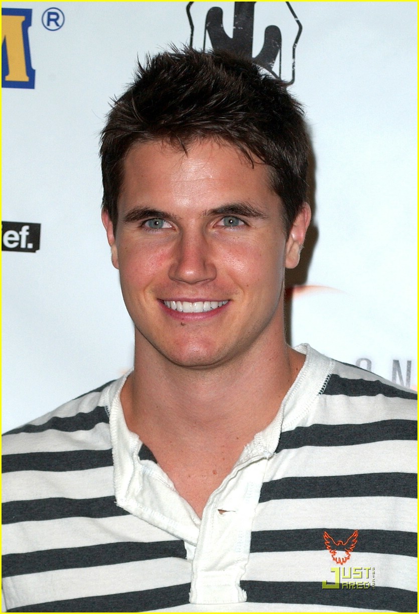 Robbie Amell & Allen Evangelista Stripe It Up