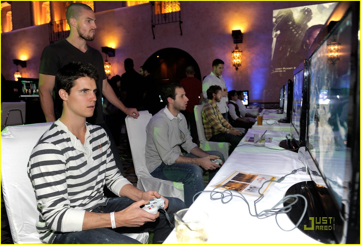 Robbie Amell & Allen Evangelista Stripe It Up