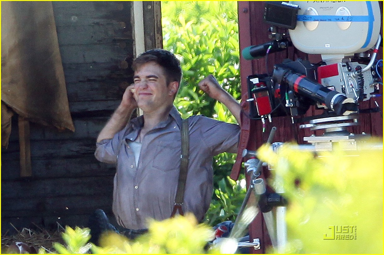 Robert Pattinson Goes To The Circus