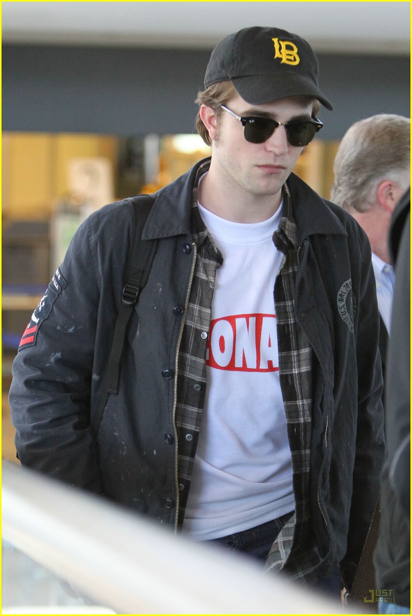 Robert Pattinson & Taylor Lautner: Back at LAX!
