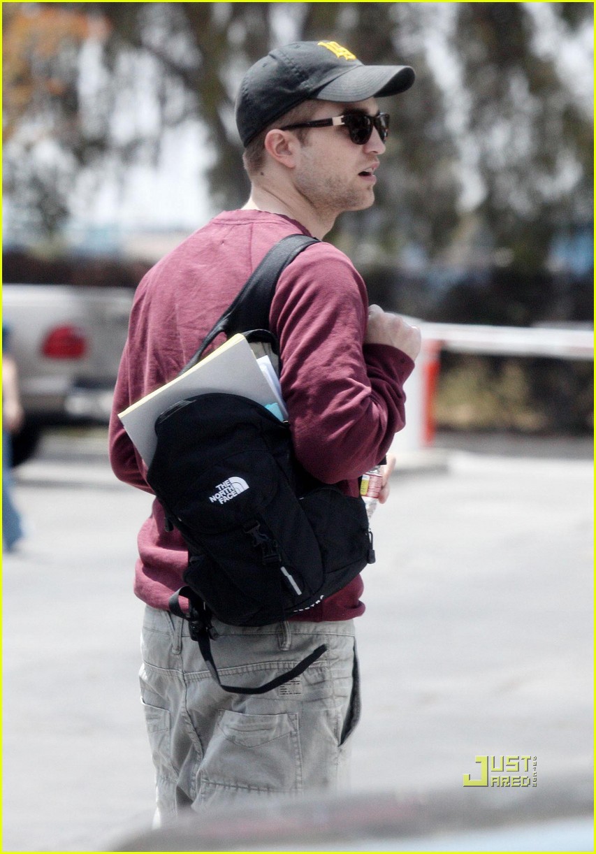 Robert Pattinson Gets Head Lice, Shaves Head!