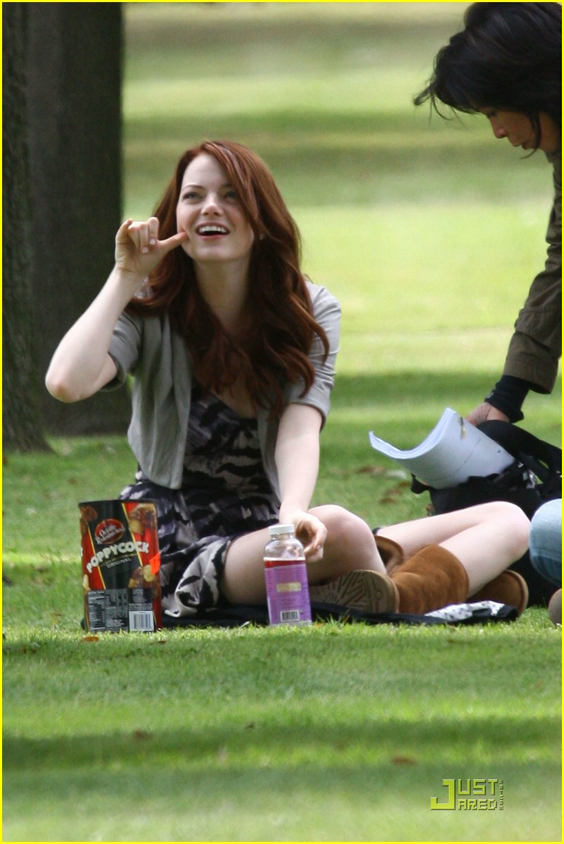 Emma Stone's Grassy Growl