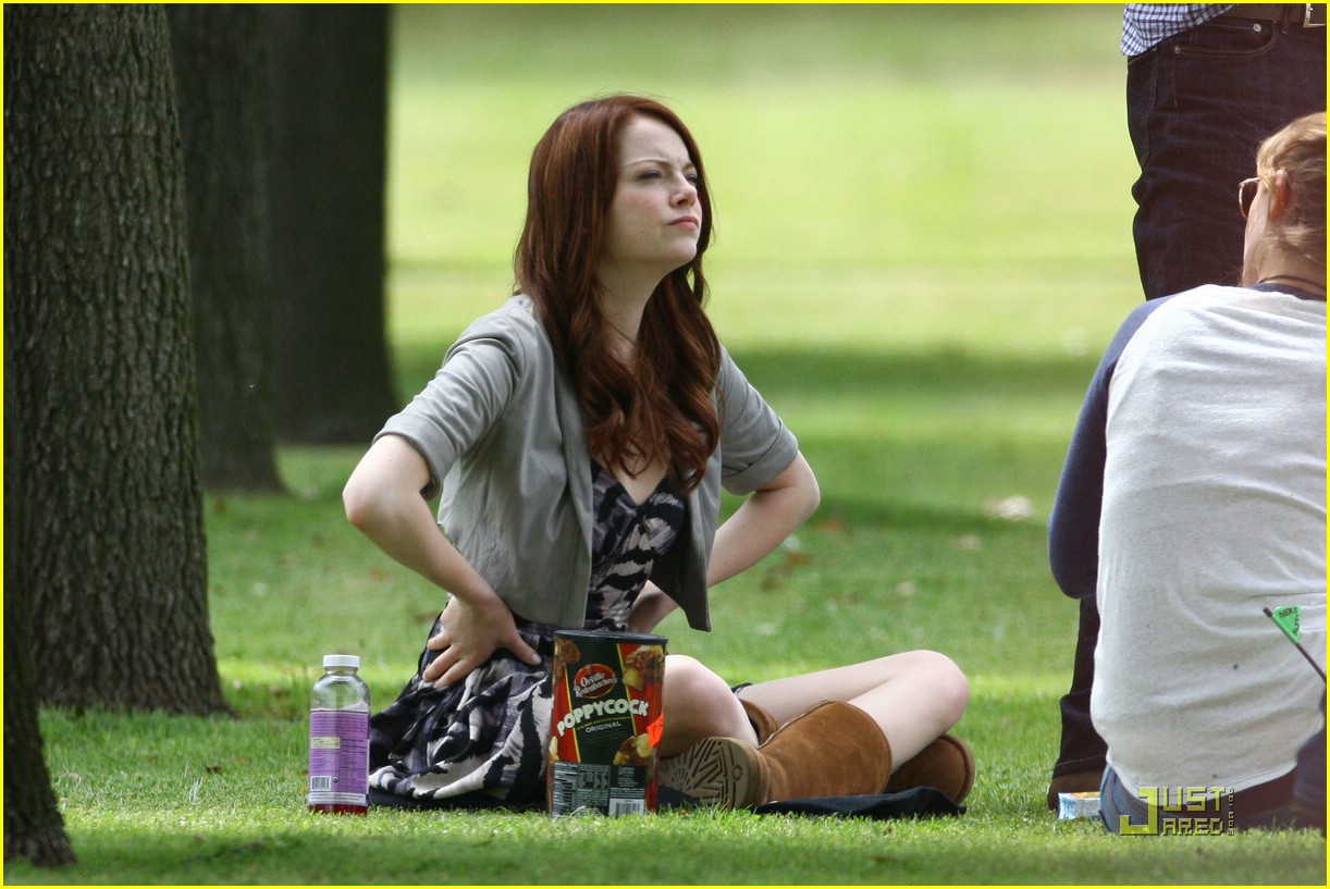 Emma Stone's Grassy Growl