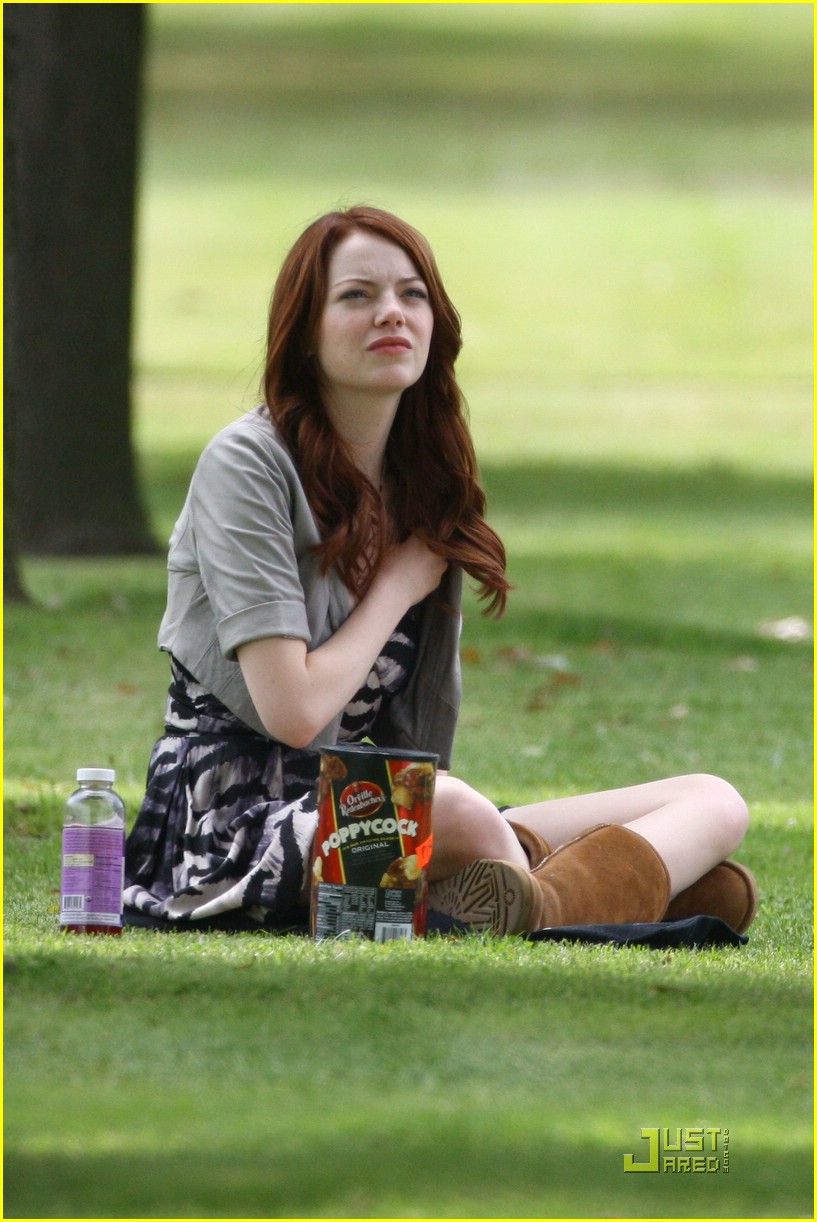 Emma Stone's Grassy Growl