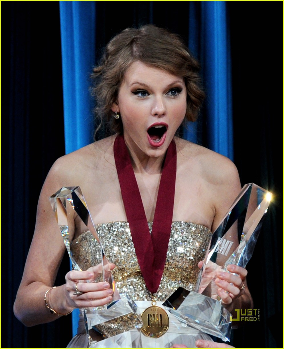 Taylor Swift: 'Love Story' Wins Song of the Year!