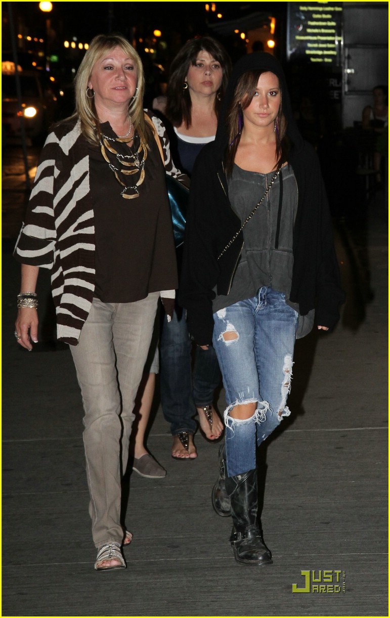 Ashley Tisdale & Austin Butler: Dinner Duo
