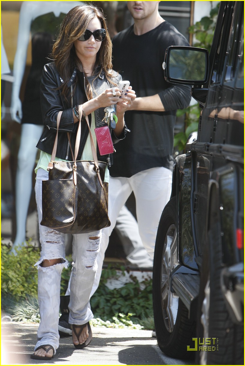 Ashley Tisdale: Pink Box Pretty