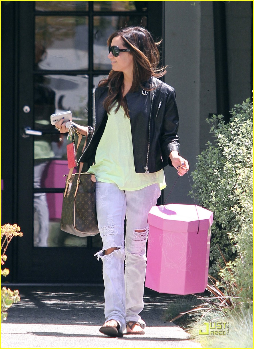 Ashley Tisdale: Pink Box Pretty