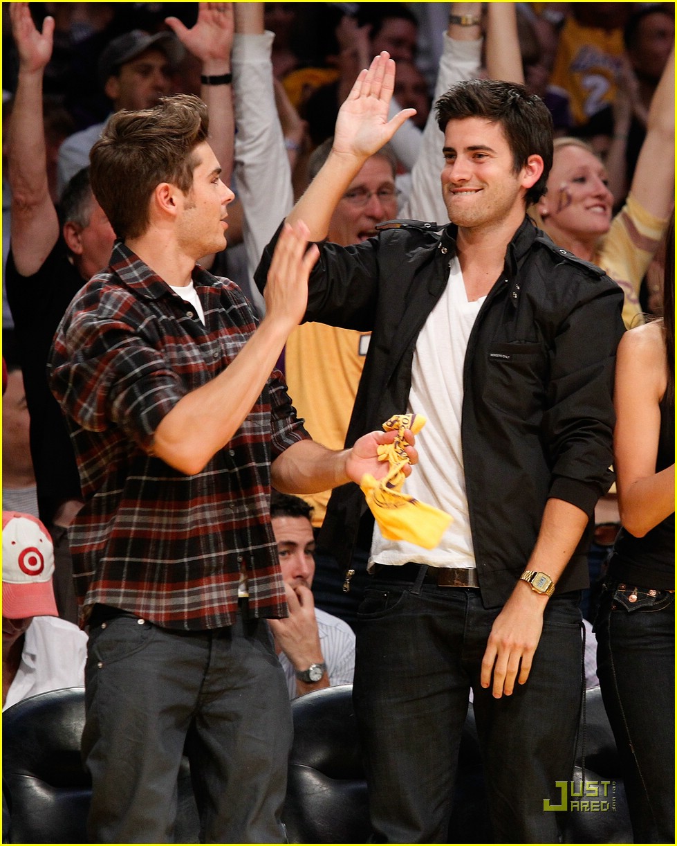Zac Efron & Ryan Rottman: Lakers Courtside!