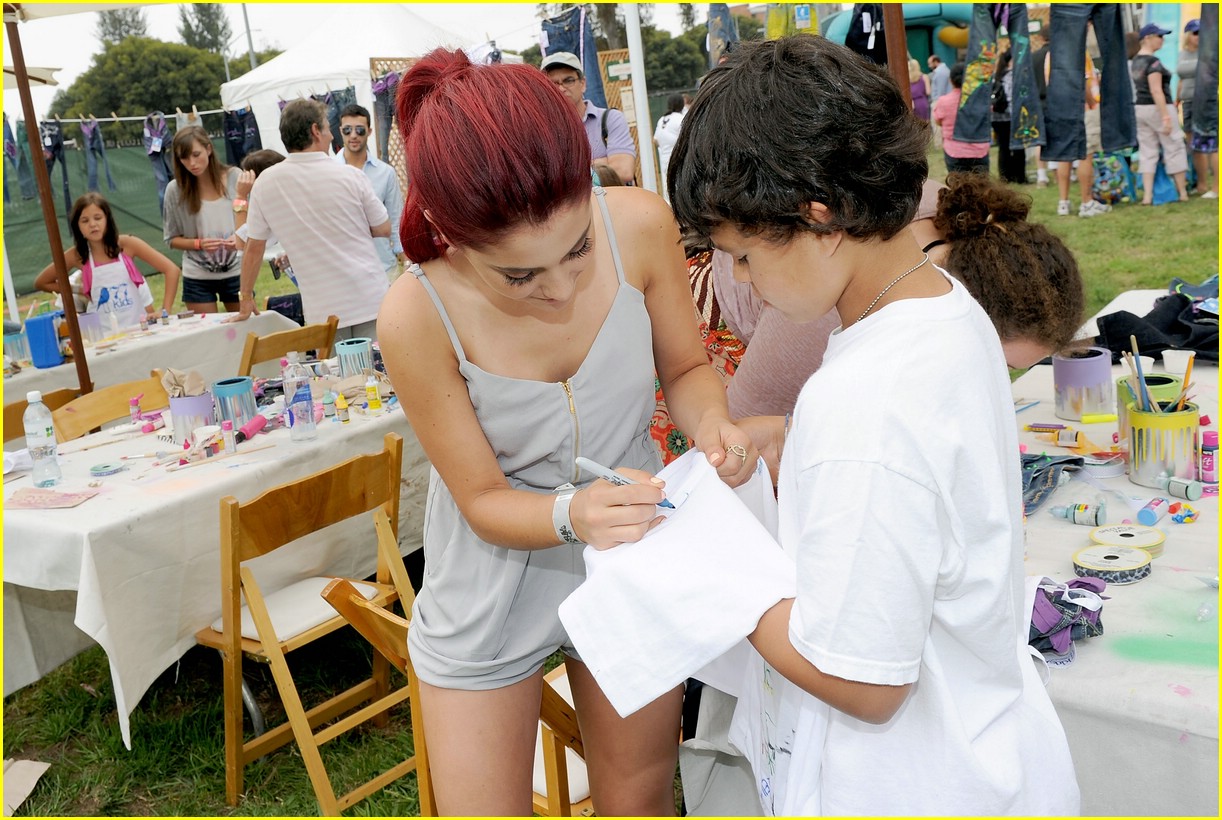 Ariana Grande is Picnic Pretty