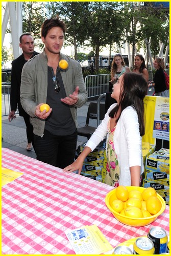 Bailee Madison & Peter Facinelli: Lemonade For Twilight Fans!