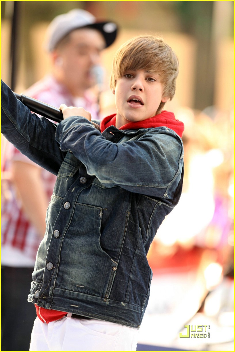 Justin Bieber: Stanley Cup Cutie