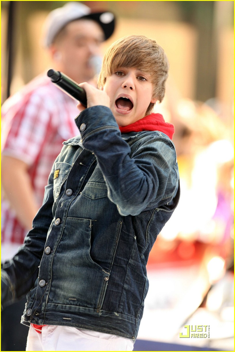 Justin Bieber: Stanley Cup Cutie