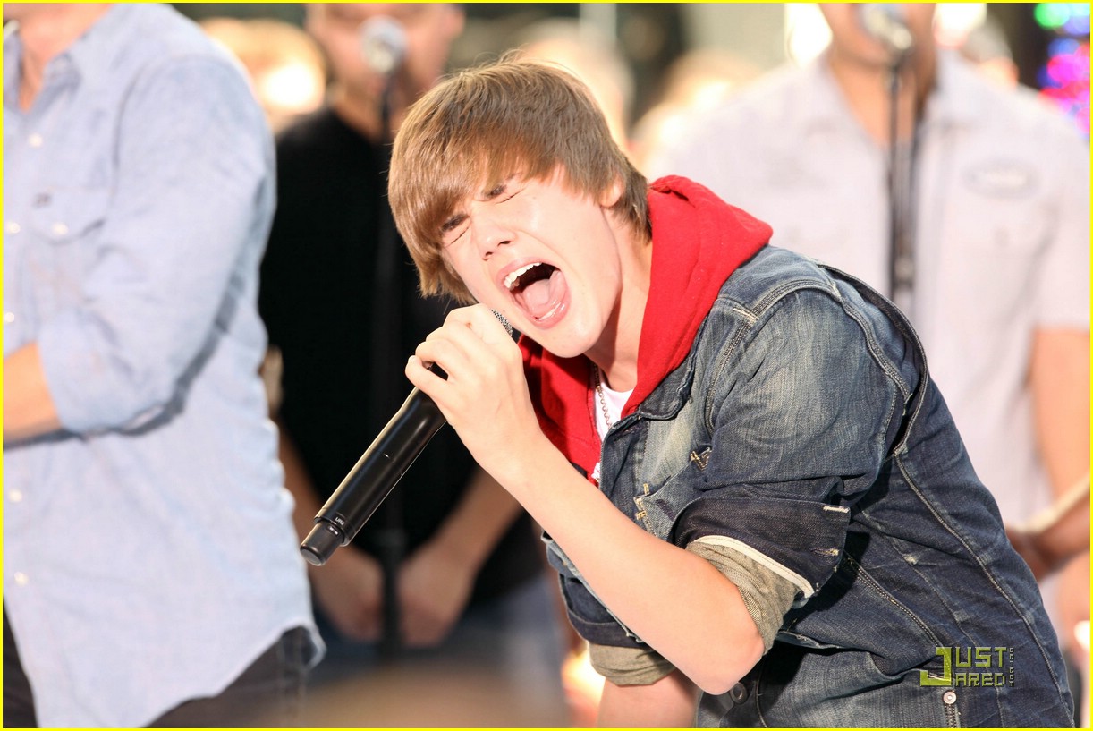 Justin Bieber: Stanley Cup Cutie