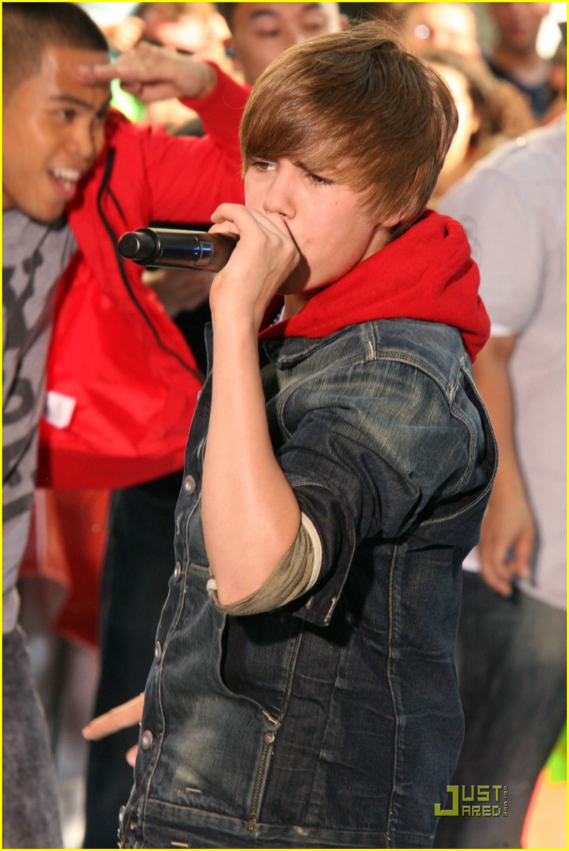 Justin Bieber: Stanley Cup Cutie