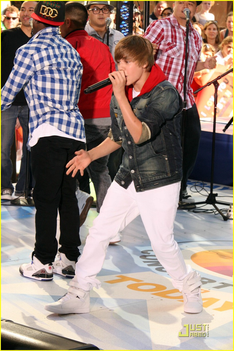 Justin Bieber: Stanley Cup Cutie