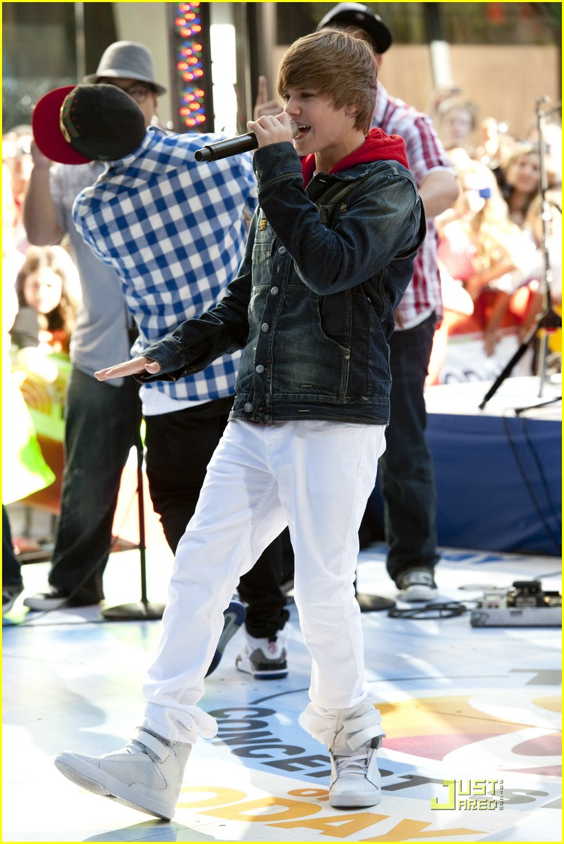 Justin Bieber: Stanley Cup Cutie