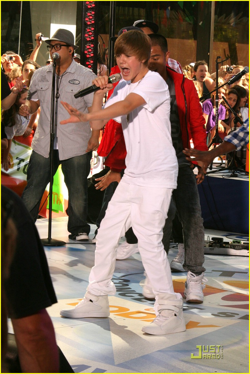 Justin Bieber: Stanley Cup Cutie