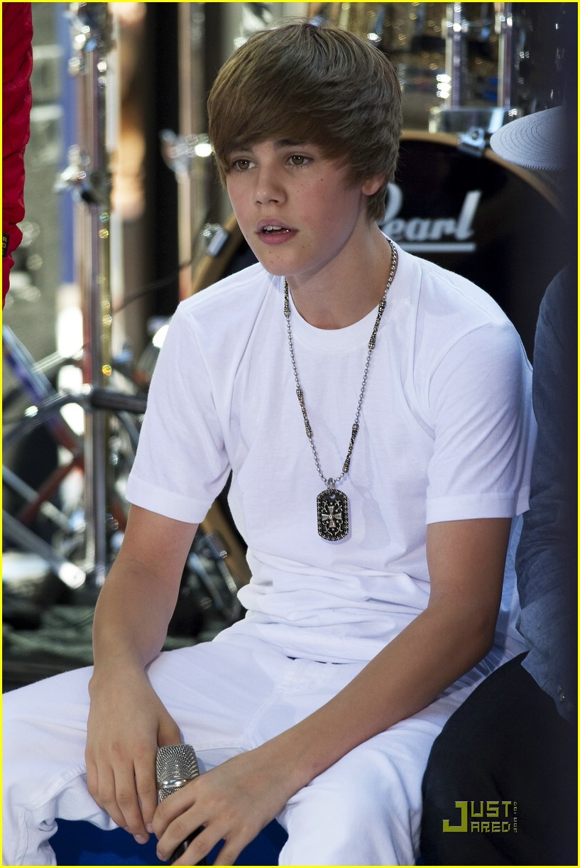 Justin Bieber: Stanley Cup Cutie