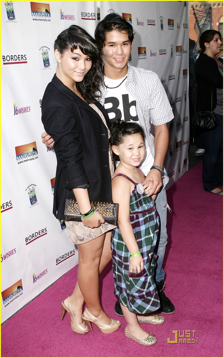 Booboo & Fivel Stewart Hit The Eclipse Carpet