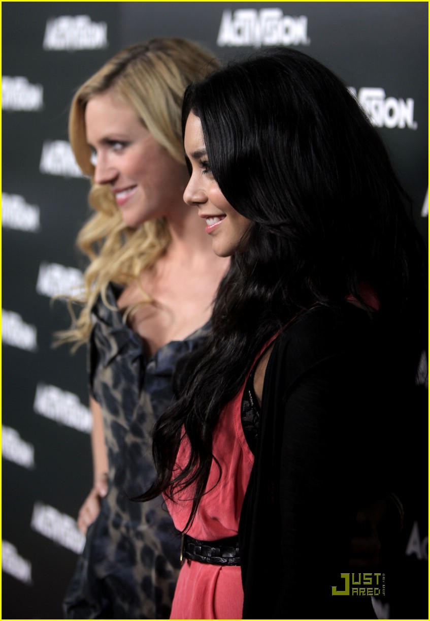 Vanessa Hudgens & Brittany Snow: BFF Reunion!