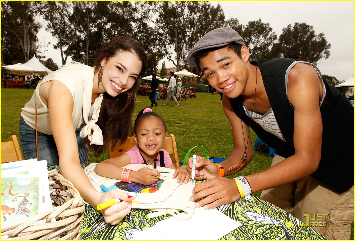 Chloe Bridges & Roshon Fegan: Coloring Comrades