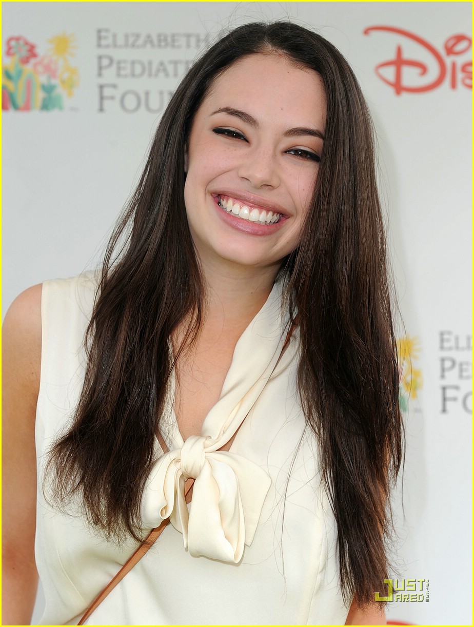 Chloe Bridges & Roshon Fegan: Coloring Comrades