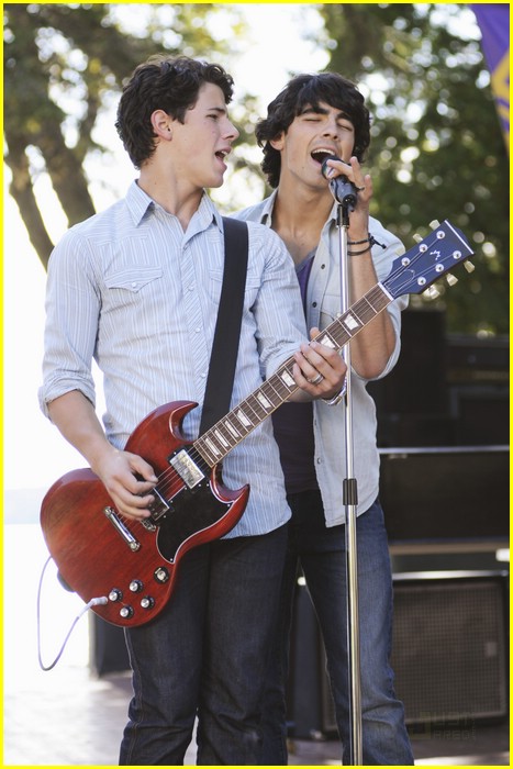 Kevin Jonas: New Camp Rock 2 Stills!!!