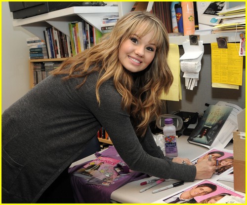 Debby Ryan & Jean-Luc Bilodeau: Borders Buddies