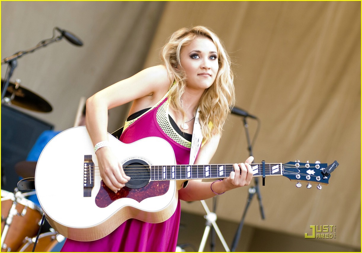Emily Osment has an Allstar Weekend in Chicago!