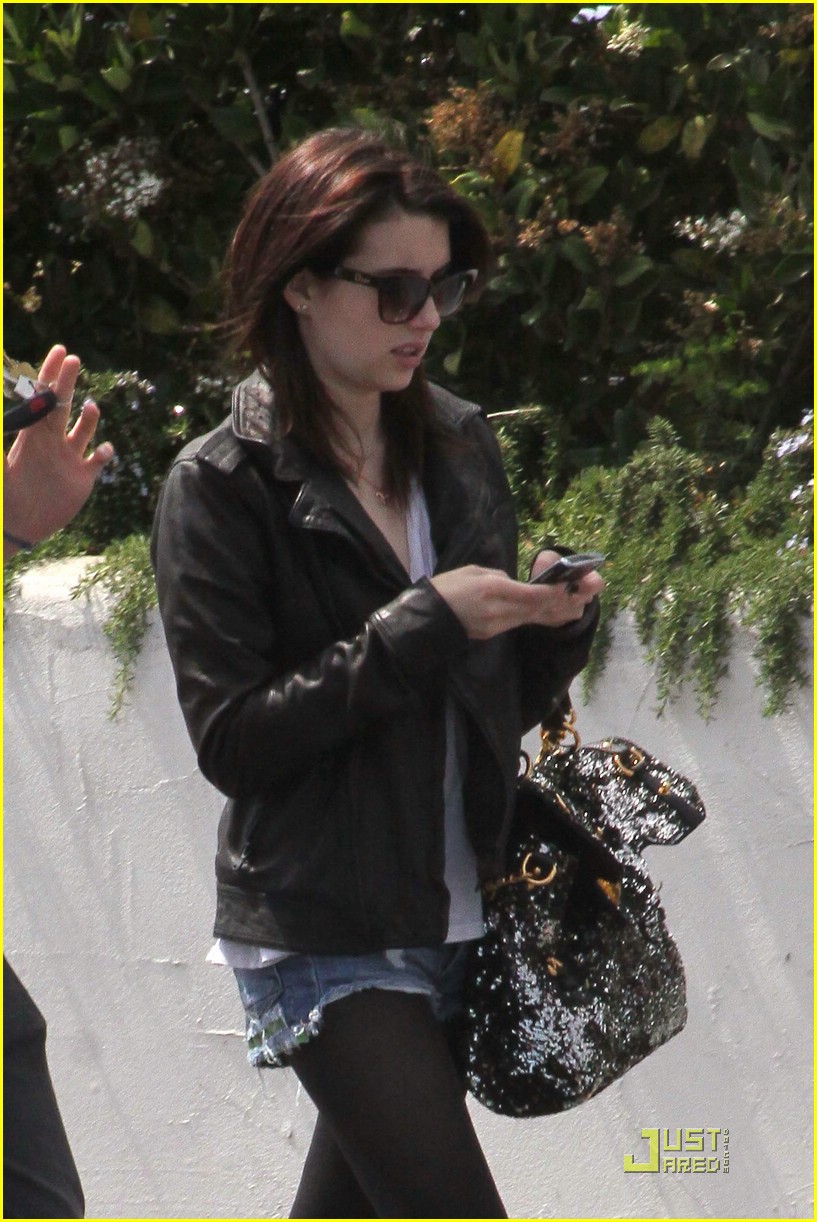 Emma Roberts: Back to Brunette!