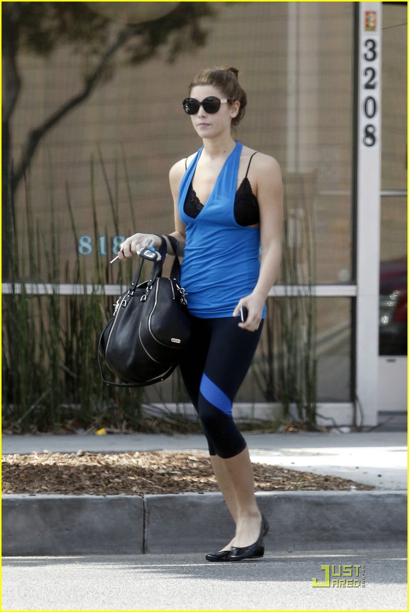 Ashley Greene: Calling All Questions!