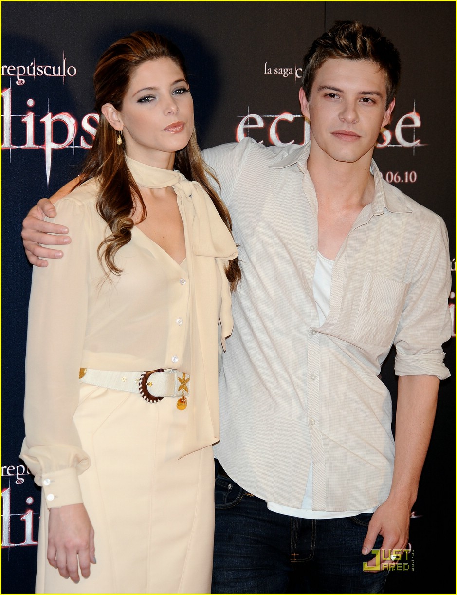 Ashley Greene & Xavier Samuel Make It Madrid