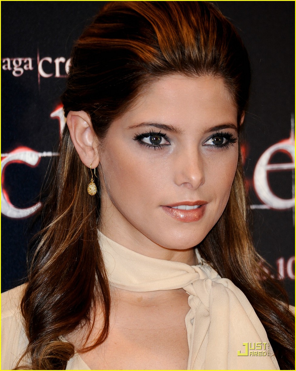 Ashley Greene & Xavier Samuel Make It Madrid