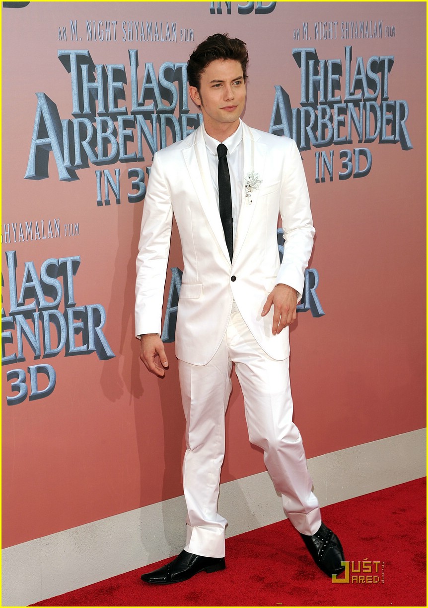 Jackson Rathbone Bends Air in NYC!