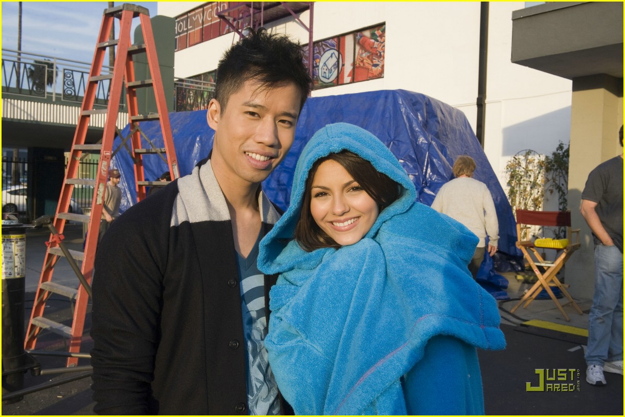 Just Jared Guest Stars on Victorious!