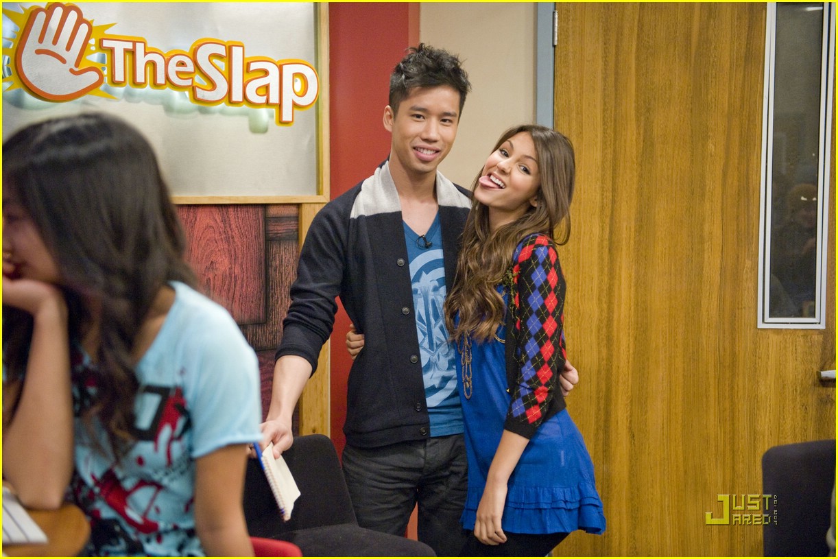 Just Jared Guest Stars on Victorious!