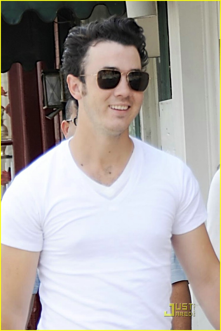 Kevin & Danielle Jonas: Washington Walkers