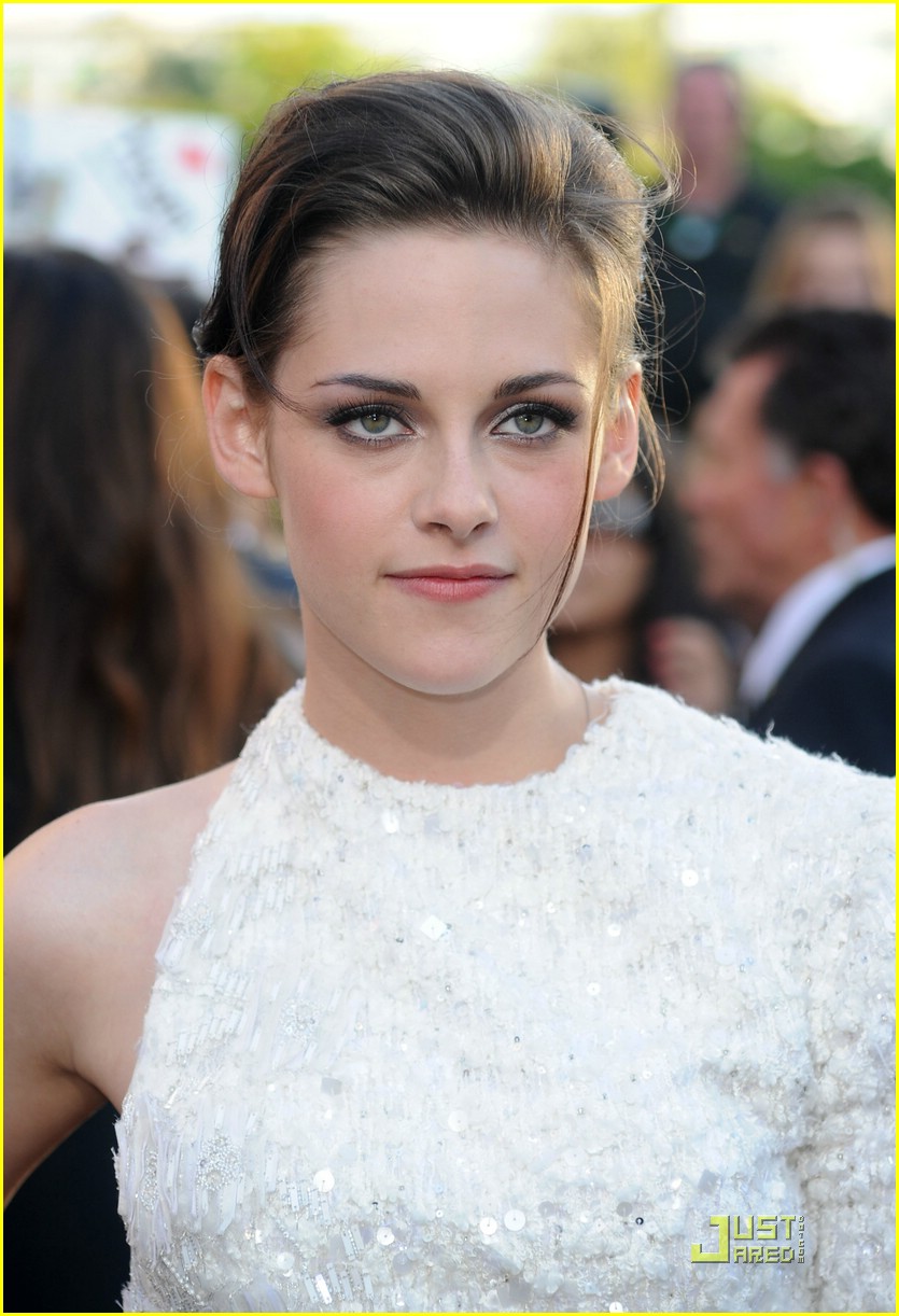 Kristen Stewart: Elie Saab Stunning!