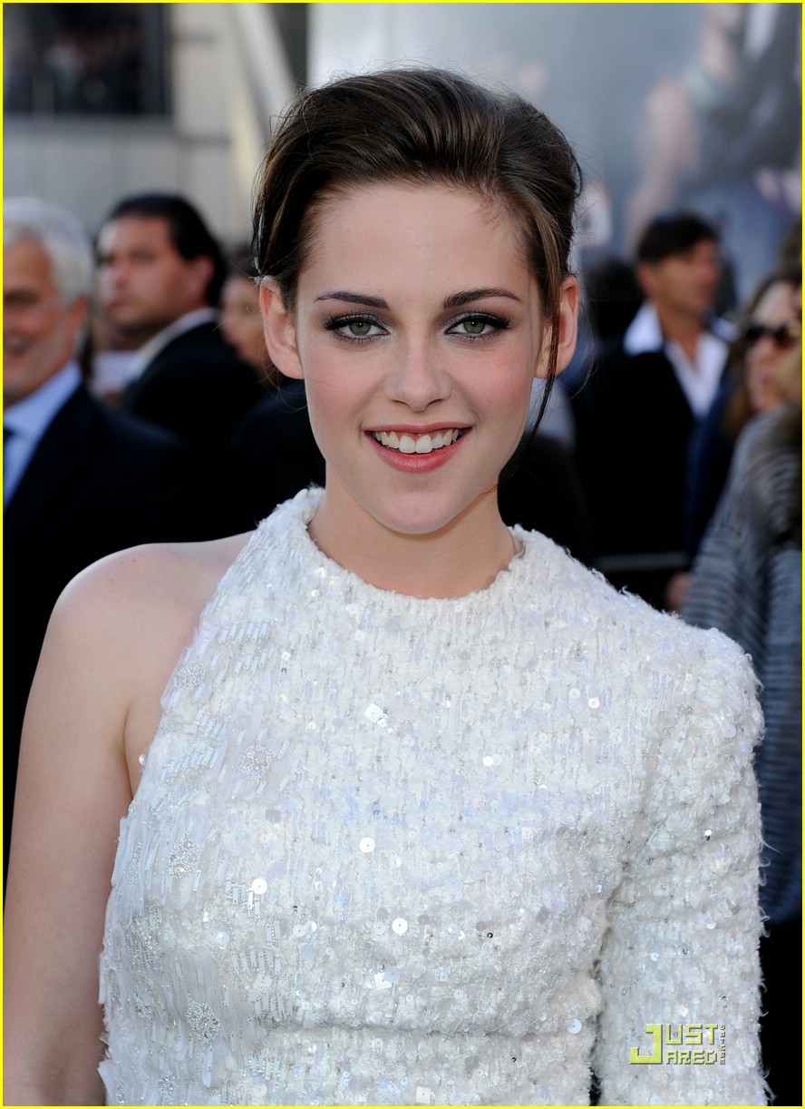 Kristen Stewart: Elie Saab Stunning!